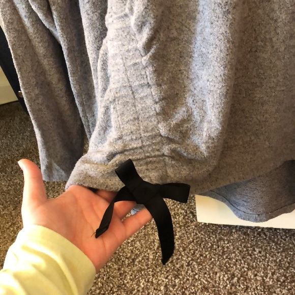 Simply Vera by Vera Wang sweater with bow - Picture 3 of 3